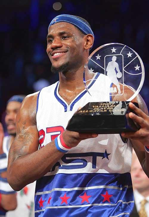 他和妻子携 他和妻子携