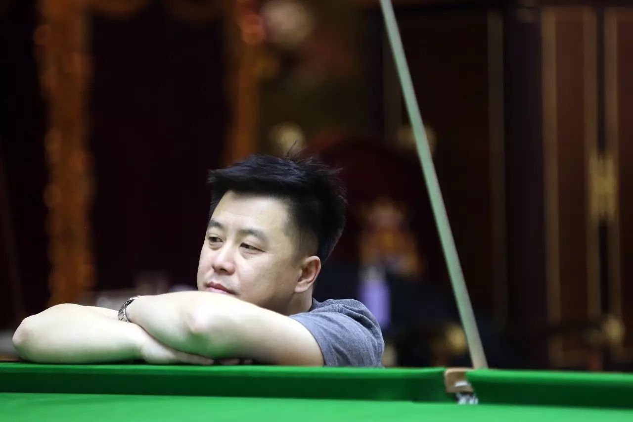 在足球场上 在足球场上